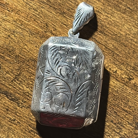 Vintage Jewelry - Vintage 1950's  Silver locket